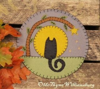 Primitive Stitchery Halloween Harvest Moon & Cat Penny Rug Fall Candle Mat