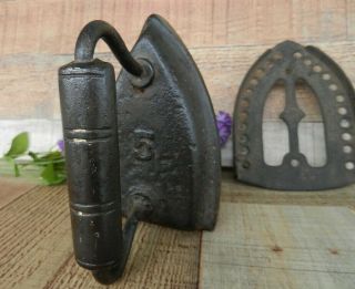 Antique Sad Iron No.  5 Flat Iron & Trivet Footed 3 Legs 2