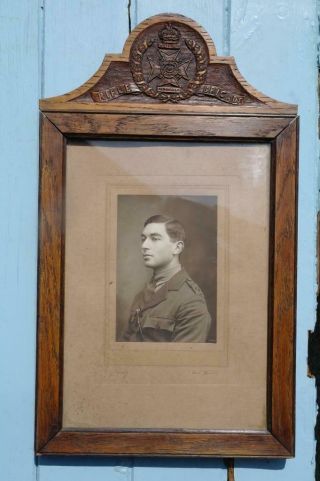 Ww1 Riffle Brigade Carved Oak Frame & Photograph 
