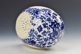 Chinese Blue and White porcelain Egg shape Openwork carving art d01 2