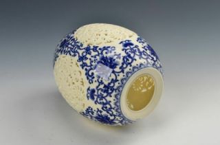 Chinese Blue and White porcelain Egg shape Openwork carving art d01 4