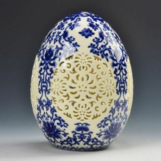 Chinese Blue and White porcelain Egg shape Openwork carving art d01 5
