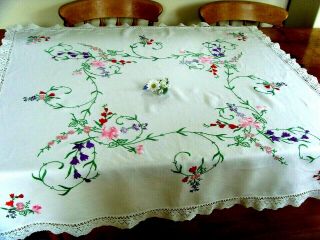 VINTAGE HAND EMBROIDERED LINEN TABLECLOTH GORGEOUS FLOWERS PINK ROSES & LACE 2