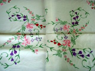 VINTAGE HAND EMBROIDERED LINEN TABLECLOTH GORGEOUS FLOWERS PINK ROSES & LACE 5