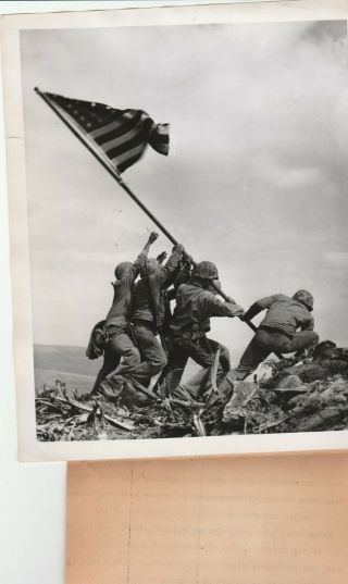 ASSOCIATED PRESS PHOTO OF THE IWO JIMA FLAG RAISE WW2 2