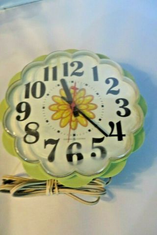 Vintage 1960s Daisy Kitchen Wall Clock General Electric Avocado Green