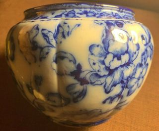 A Vintage Wedgwood Blue & White Porcelain Vase Pot with Lotus Flower 2