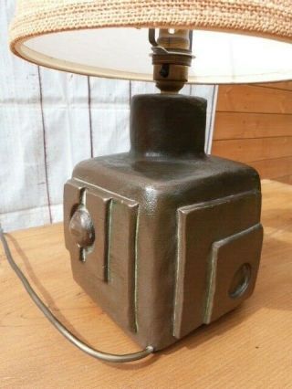 RARE HEAVY VINTAGE RETRO MODERNIST 1950/60s BRONZED EFFECT CERAMIC TABLE LAMP. 4