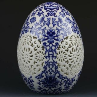 Chinese Blue & White Porcelain Hand - Painted Flower Spherical Hollow Carved Vase