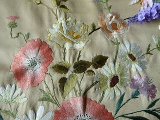VINTAGE HAND EMBROIDERED PICTURE PANEL - FLORAL BOUQUET 3