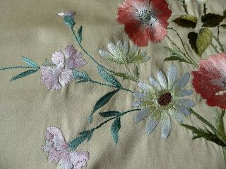 VINTAGE HAND EMBROIDERED PICTURE PANEL - FLORAL BOUQUET 8