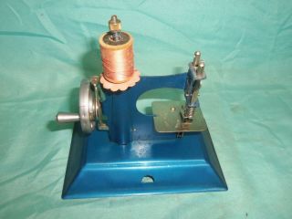Vintage Little Betty Hand Crank Metal Sewing Machine Straco England Box 6