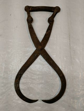 ANTIQUE VINTAGE ICE BLOCK CARRIER TONGS CAST IRON TOOL LOG BALE HAY RUSTIC TOOL 2