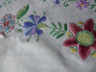 VINTAGE HAND EMBROIDERED LINEN TABLECLOTH EMBROIDERED JACOBEAN/ARTS&CRAFTS STYLE 3