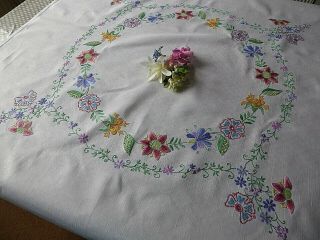 VINTAGE HAND EMBROIDERED LINEN TABLECLOTH EMBROIDERED JACOBEAN/ARTS&CRAFTS STYLE 7