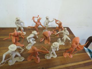 Louis Marx & Co Large American Cow Boys @ Indians Plastic Figurines (12)
