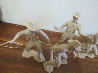 Louis Marx & Co Large American cow boys @ Indians Plastic Figurines (12) 8