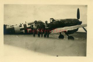 Wwii Photo - Us Gis Posed W/ Captured German Messerschmitt Bf 109 Fighter Plane