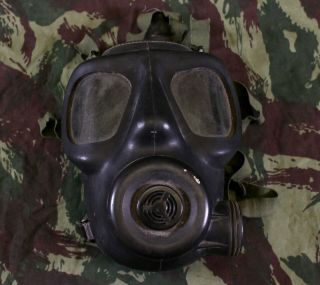 Vintage British Army S6 Gas Mask Respirator Sas Northern Ireland Embassy Seige