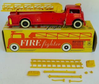 50 ' S RARE FIRE TRUCK PLASTIC FIRE ENGINE WIND UP TOY BOX BY FLEX WARE 10.  25 