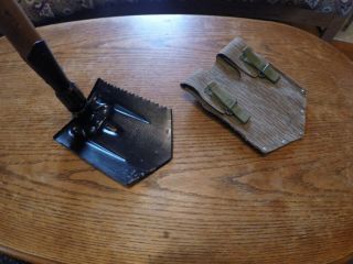 East German Entrenching Tool,  Folding Ddr Shovel With Pouch