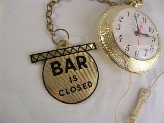 Vintage 1960s Spartus Pocket Watch Bar Open/Closed Clock Dial is Backwards 2