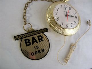 Vintage 1960s Spartus Pocket Watch Bar Open/Closed Clock Dial is Backwards 3
