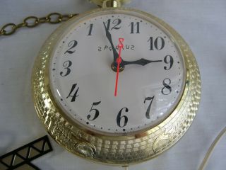 Vintage 1960s Spartus Pocket Watch Bar Open/Closed Clock Dial is Backwards 5