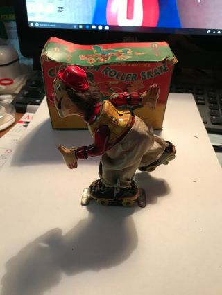 CLOWN ON ROLLER SKATES JAPAN TIN WIND UP TOY IN THE BOX. 2
