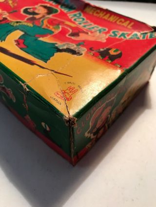 CLOWN ON ROLLER SKATES JAPAN TIN WIND UP TOY IN THE BOX. 7
