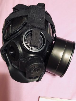 Us Military M - 40 Gas Mask W/ Carrier And Accessories,  With Canister