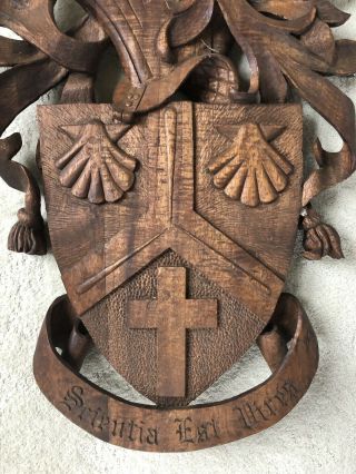 BLACK FOREST / SWISS / ITALIAN HAND CARVED COAT OF ARMS “Knowledge Is Strength” 5