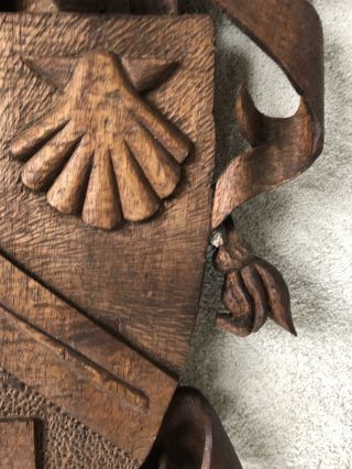BLACK FOREST / SWISS / ITALIAN HAND CARVED COAT OF ARMS “Knowledge Is Strength” 6
