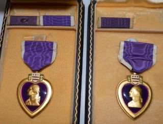 (2) Ww2 Us Purple Hearts & Cases