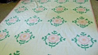 ANTIQUE 1920s HAND STITCHED COTTON FLORAL APPLIQUE QUILT 2