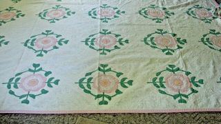 ANTIQUE 1920s HAND STITCHED COTTON FLORAL APPLIQUE QUILT 3