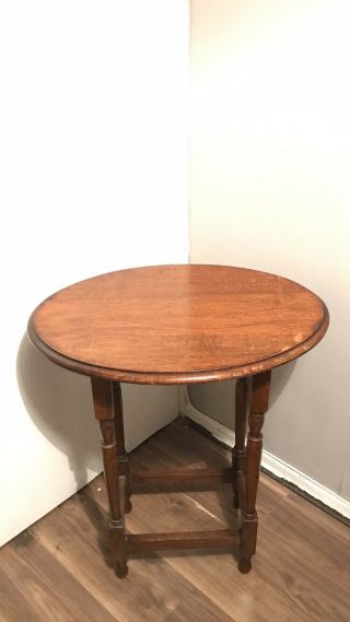 Classically Antique Arts and Crafts Style Oak Side Table Oval Top 8