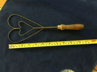Antique Primitive Twisted Wire Rug Beater Child ' s Wood Handle 11 Inches 2