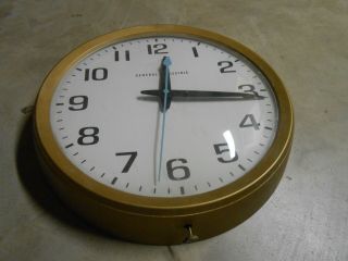 RARE VINTAGE GENERAL ELECTRIC MODEL 2012 INDUSTRIAL SCHOOL WALL CLOCK GLASS FACE 3