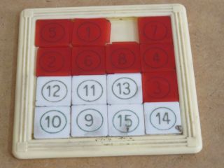 Vecchio Gioco Rompicapo 15 Numeri Scorrevoli Plastica Puzzle Matematico Vintage