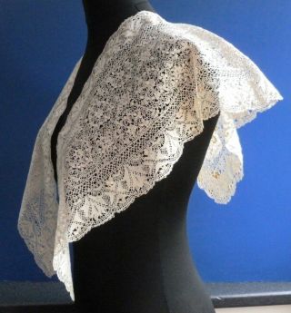 An Victorian Maltese Silk Lace Shawl Collar Or Capelet