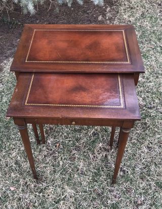 Vintage Set of 2 Mahogany Federal Style Leather Top Nesting Tables 3