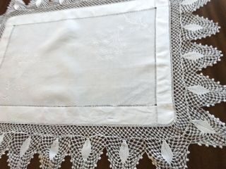 VINTAGE HAND EMBROIDERED White Cotton Crochet Lace Edge Table Cloth 32X25 Inch 3
