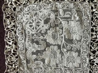 Gorgeous Antique French Handmade Filet & Venise Lace DOILY 25 