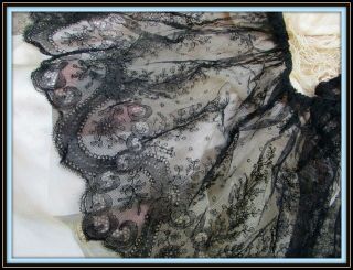 Lovely Delicate Fine Antique Victorian French Silk Chantilly Lace Flounce Trim