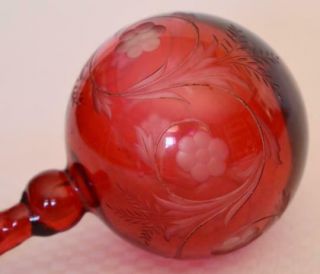 LOVELY AND RARE VICTORIAN ERA ETCHED FLORAL RUBY CRANBERRY GLASS DARNING BALL 2