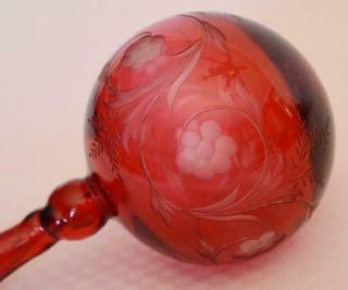 LOVELY AND RARE VICTORIAN ERA ETCHED FLORAL RUBY CRANBERRY GLASS DARNING BALL 4