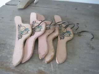 Five Vintage Primitive Wood Pink Coat Hangers With Cats Blue Bows Great Find
