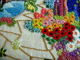 GORGEOUS VINTAGE HAND EMBROIDERED PANEL PICTURE COTTAGE GARDEN FLOWERS POND 4