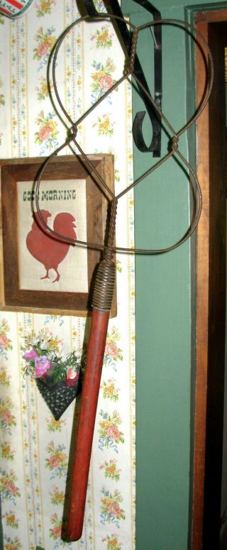 ANTIQUE PRIMITIVE RUG BEATER - WITH HEAVY WIRE AND WOOD HANDLE 3